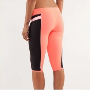 Lululemon Coral Black Pink Paneled Athletic Crop Leggings Capris Womens Size 4